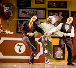 Extres: Clown-Trio im Ballet