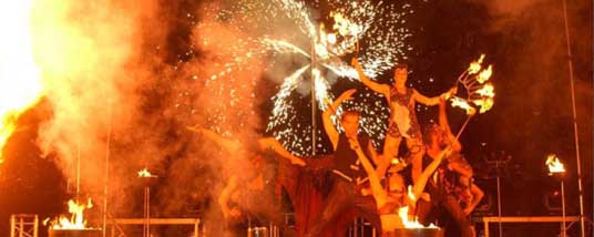 Les Lionnes: PyroShow